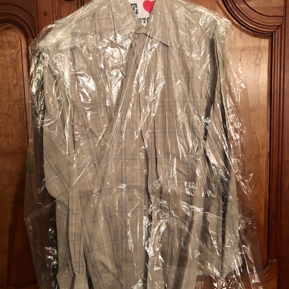 Classic button down - Picture 2 of 6